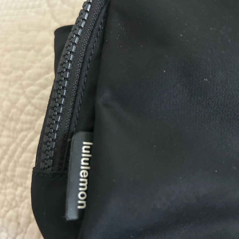 lululemon athletica Black Crossbody 2L Bag - Picture 6 of 7